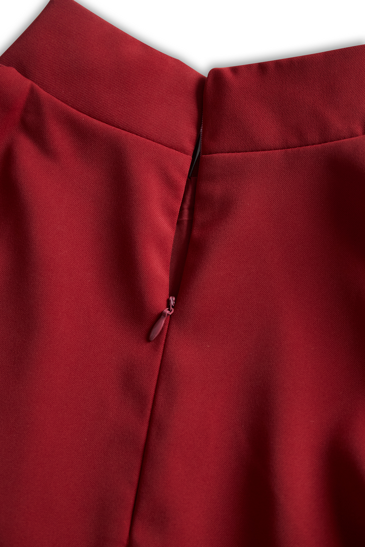 NORELLA | Elegant white dress with stand-up collar and belted design