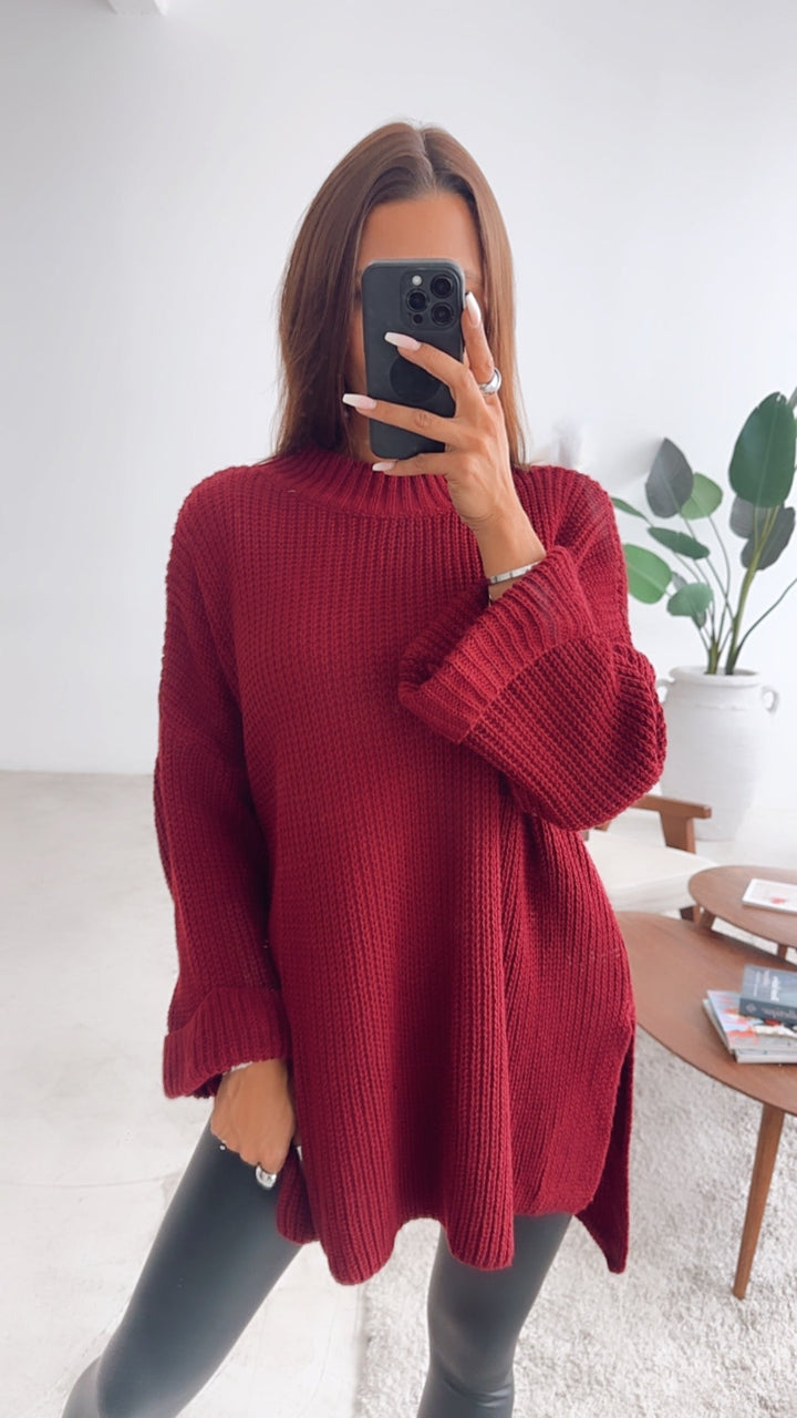 NORELLA | Oversized jumper with high collar and split / burgundy