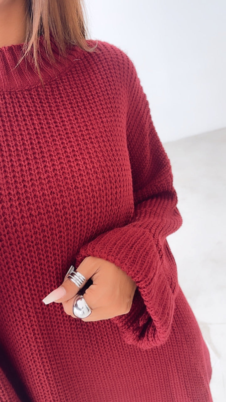 NORELLA | Oversized jumper with high collar and split / burgundy