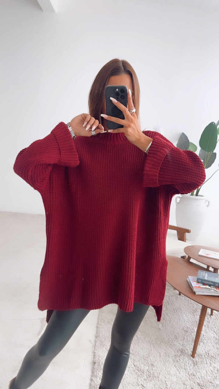 NORELLA | Oversized jumper with high collar and split / burgundy