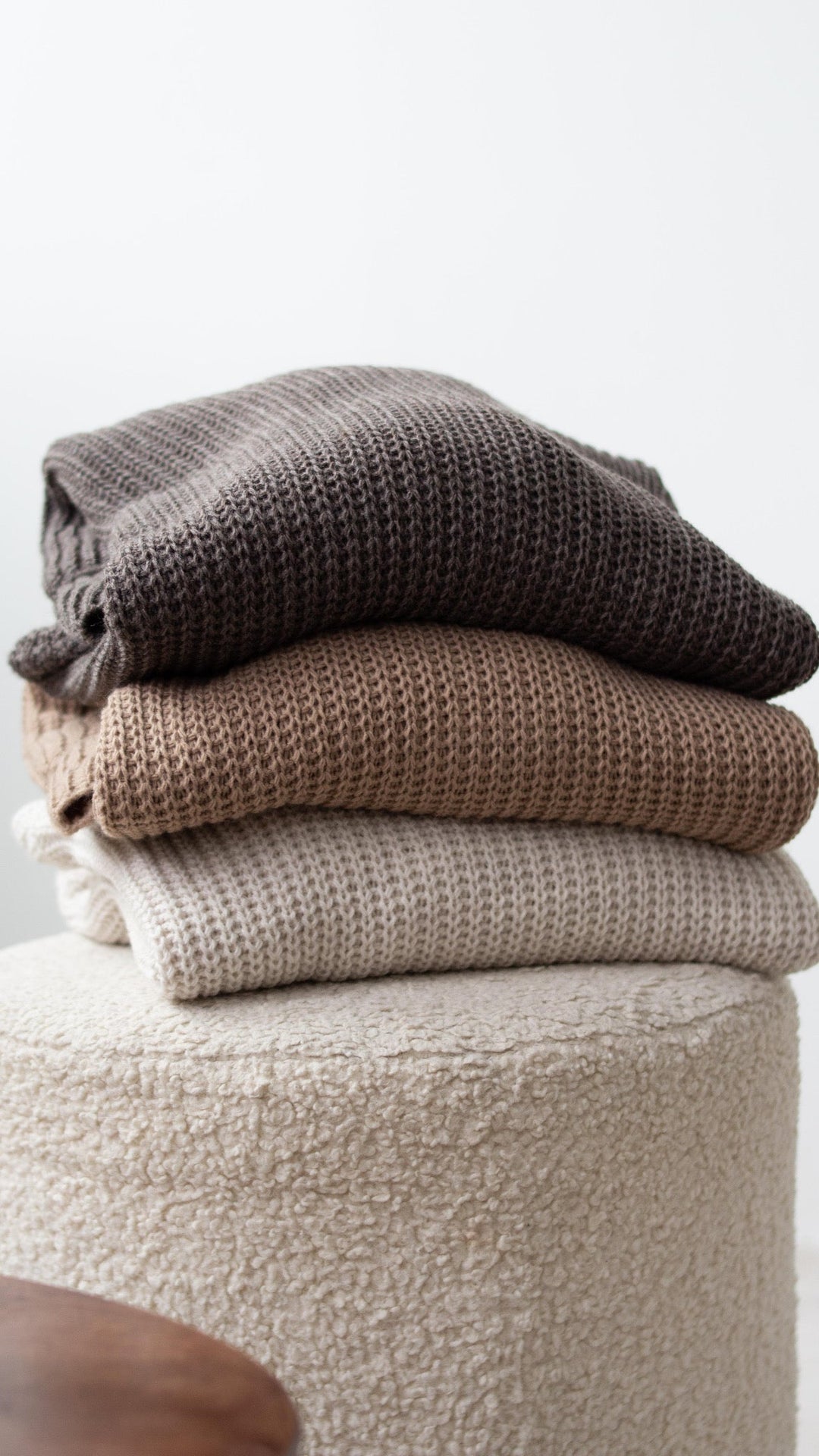 NORELLA | Oversized jumper with high collar and split / beige